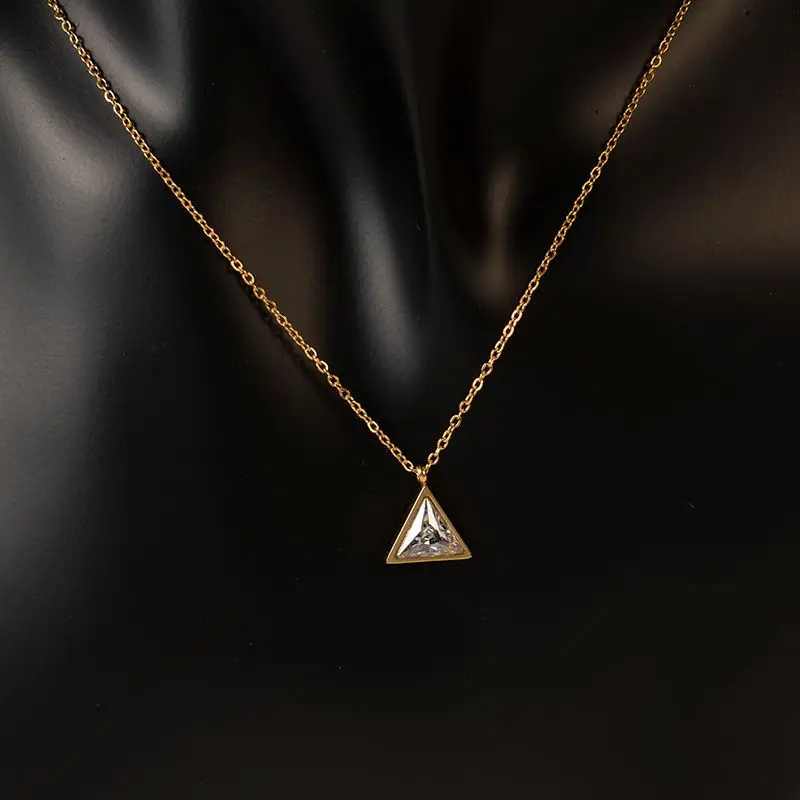A mesterséges Drágakövek Háromszög Kulcscsont Medál Nyaklánc Női 2023 Arany Rozsdamentes Acél nyaklánc Nyaklánc Ékszer